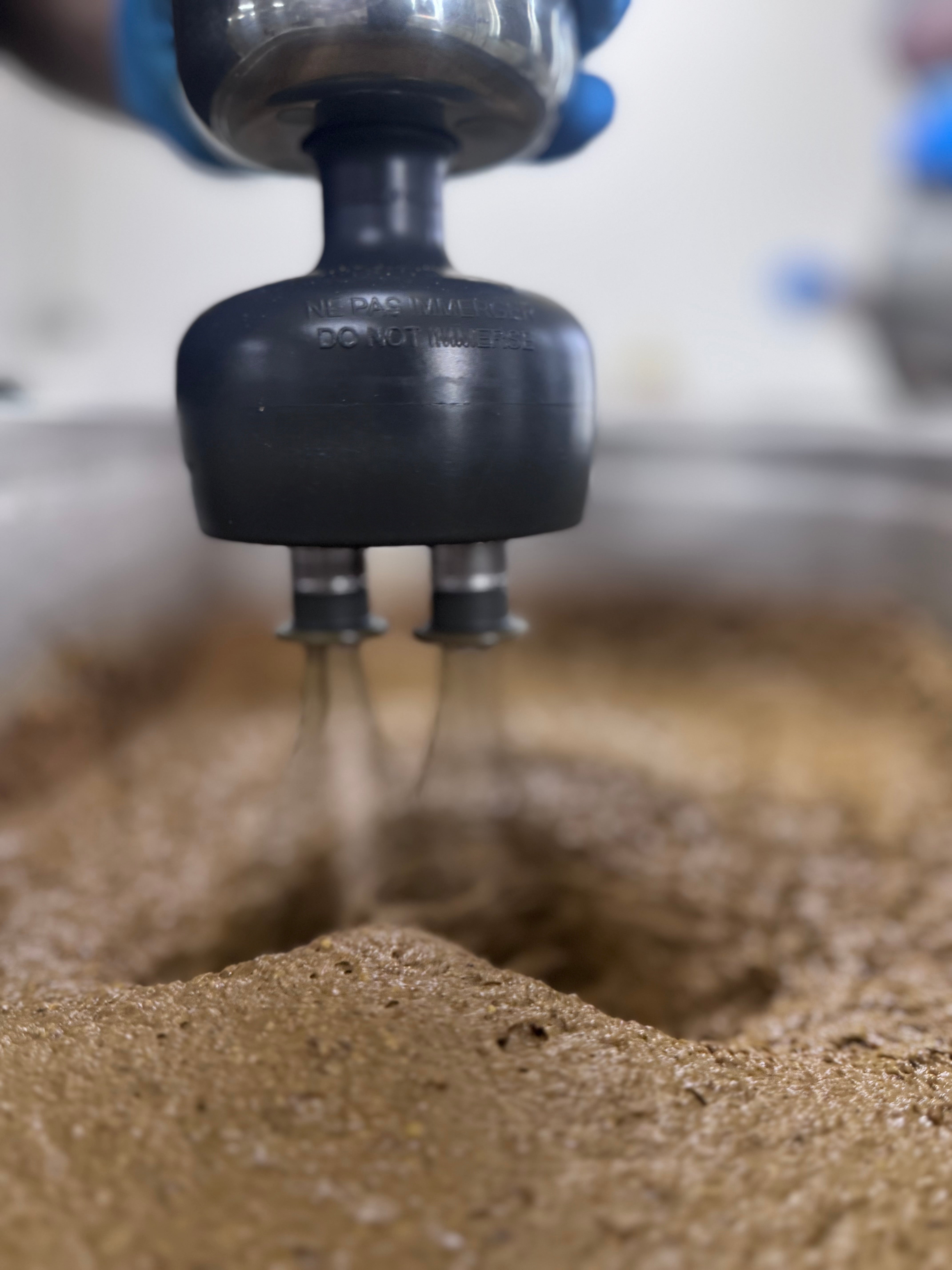 Nusscreme mit einem Mixer