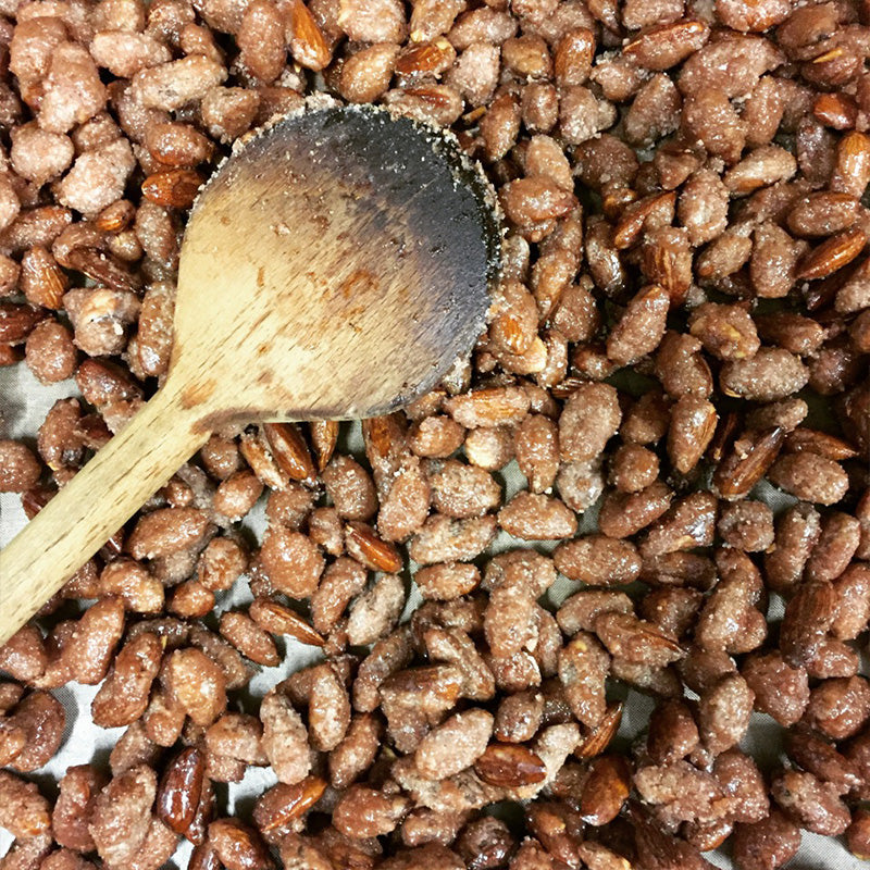 Gebrannte Mandeln mit Holzlöffel
